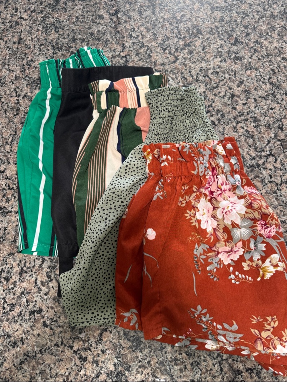 Lot 5 Pairs of Women's Shorts